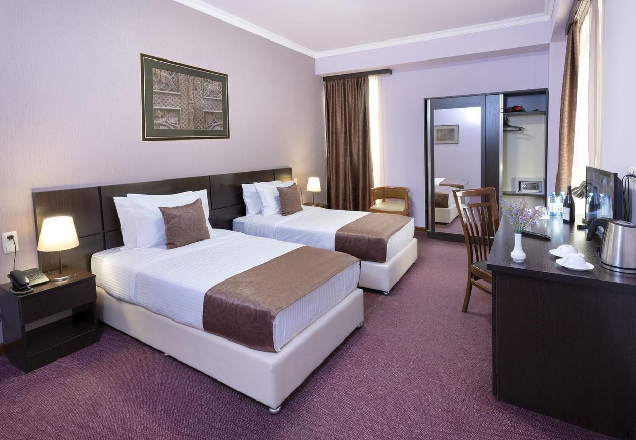 ANI CENTRAL INN HOTEL - 2