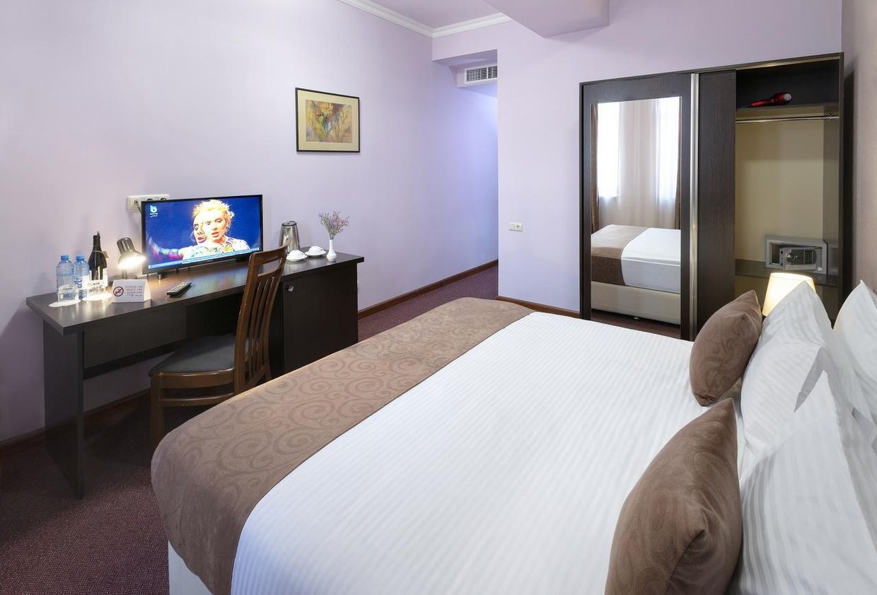 ANI CENTRAL INN HOTEL - 17