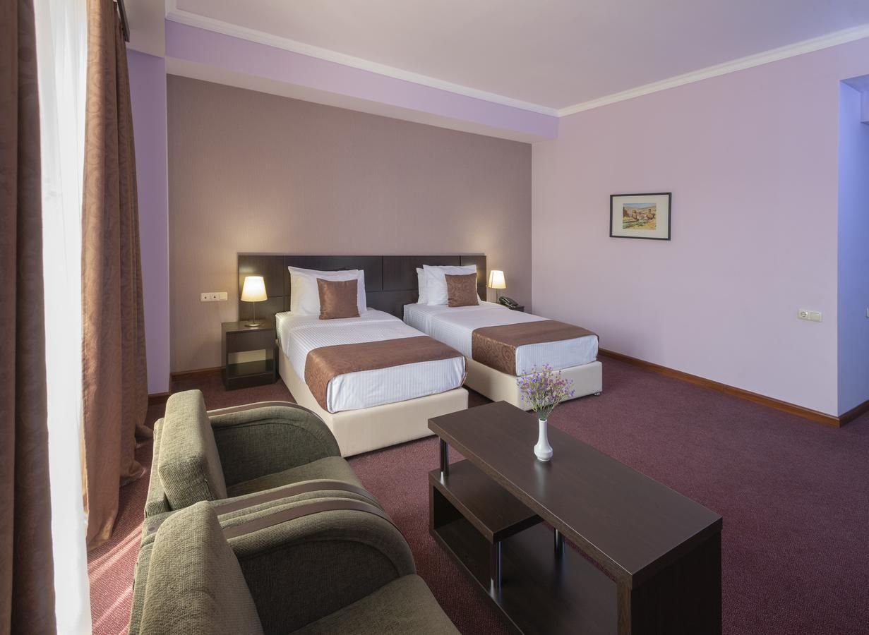 ANI CENTRAL INN HOTEL - 3
