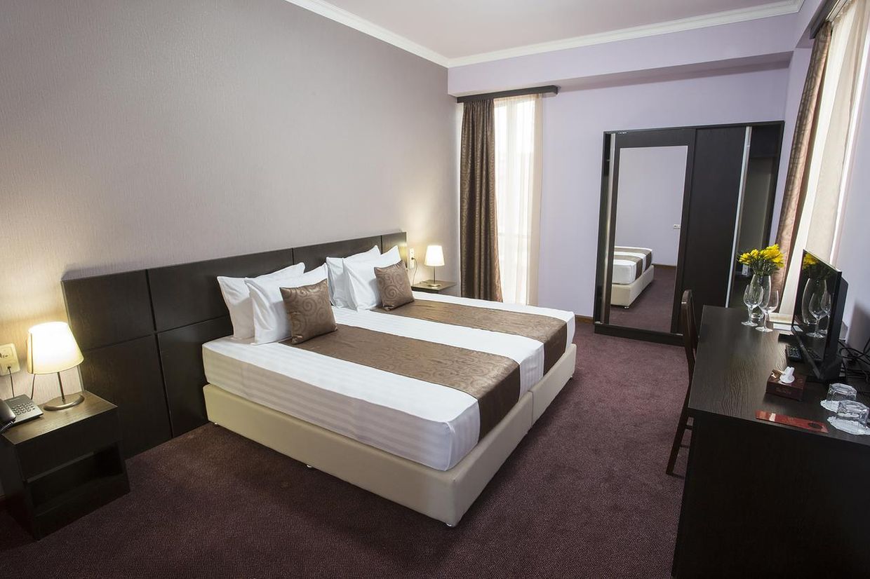 ANI CENTRAL INN HOTEL - 27