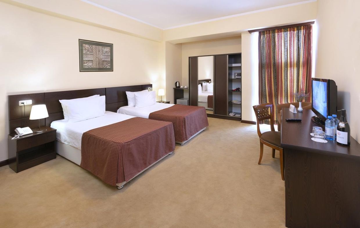 ANI CENTRAL INN HOTEL - 5