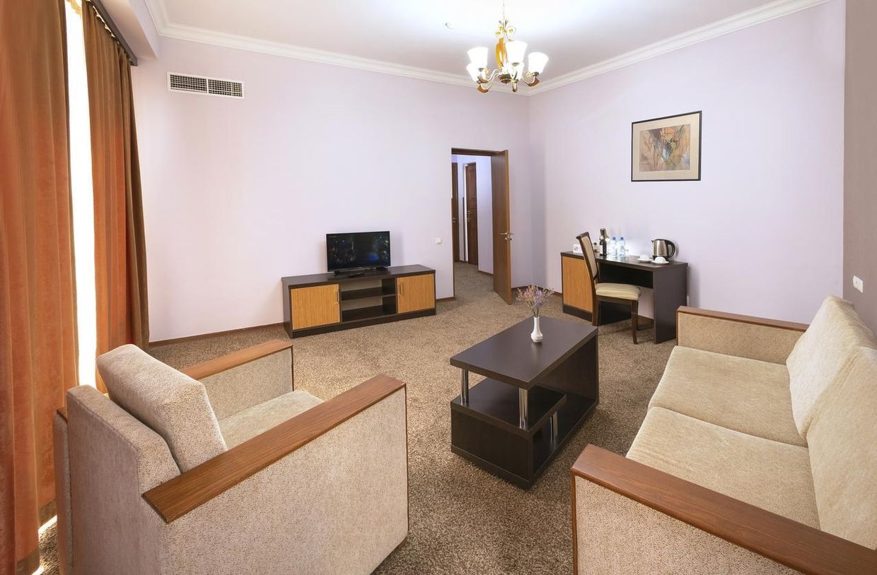 ANI CENTRAL INN HOTEL - 10