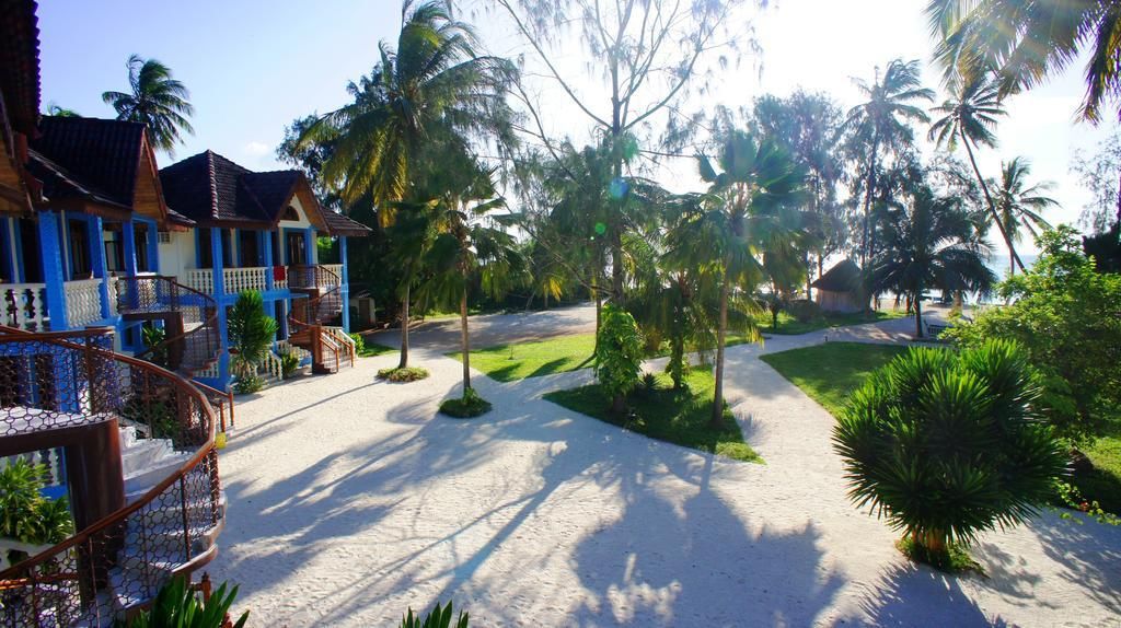 SMILES BEACH HOTEL - 1