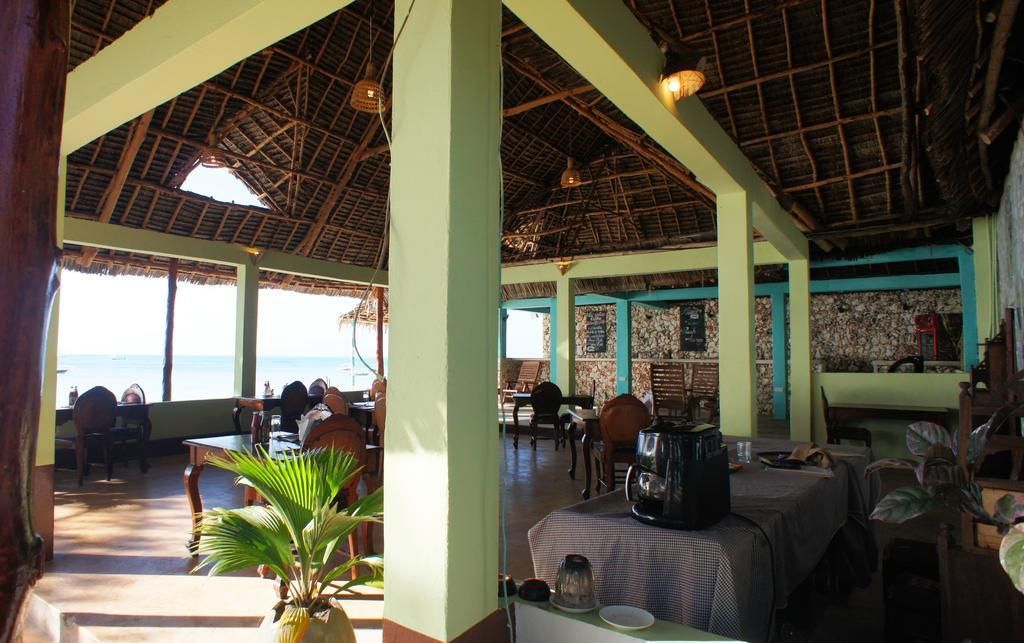 SMILES BEACH HOTEL - 4