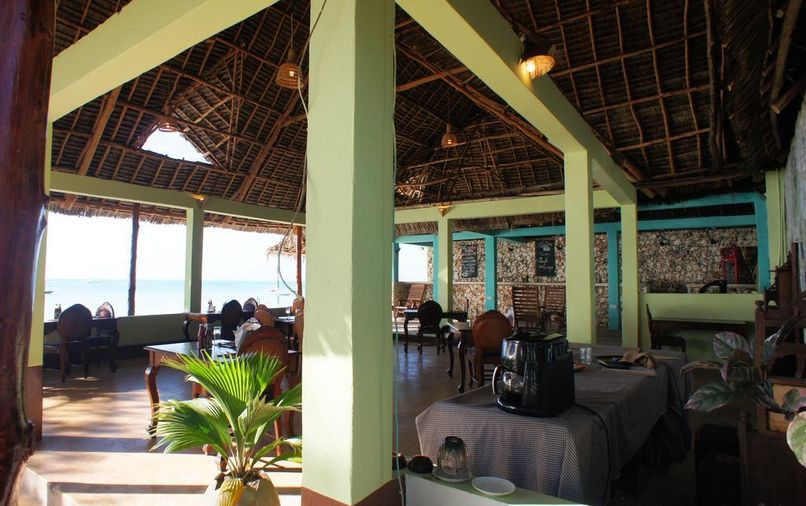 SMILES BEACH HOTEL - 4