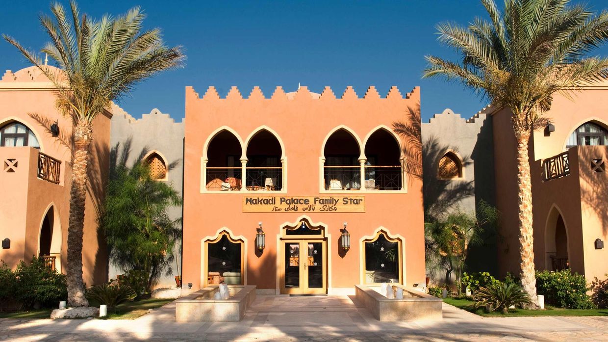 GRAND WATERWORLD FAMILY STAR MAKADI - 18