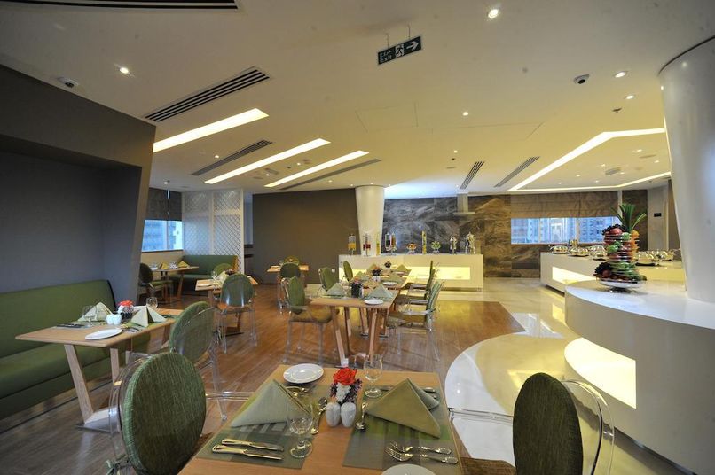 RAMADA ABU DHABI CORNICHE - 3