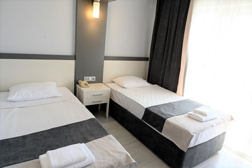 Roxx Royal Hotel - 3