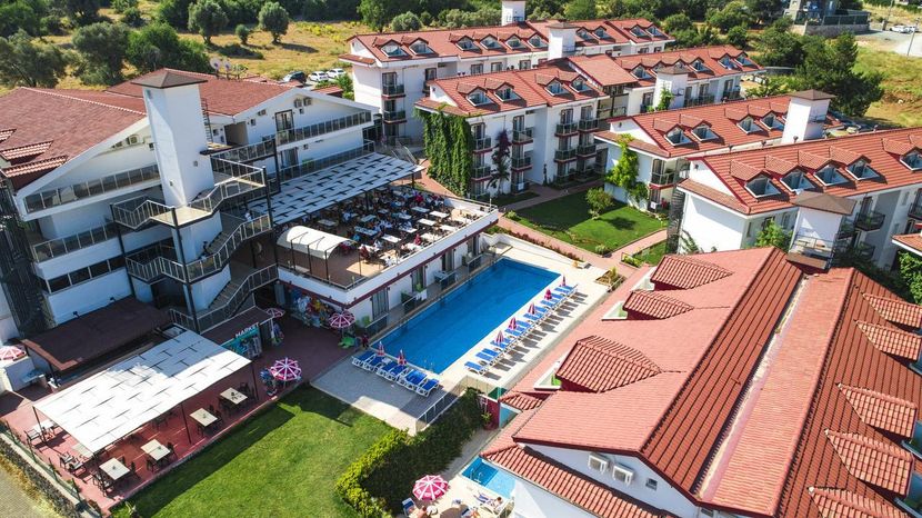 Sunshine Holiday Resort - 1