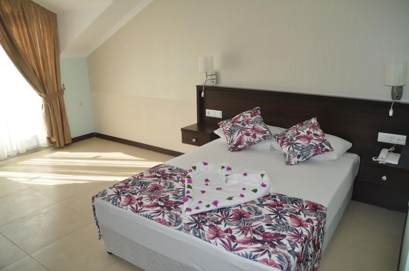 Sunshine Holiday Resort - 3
