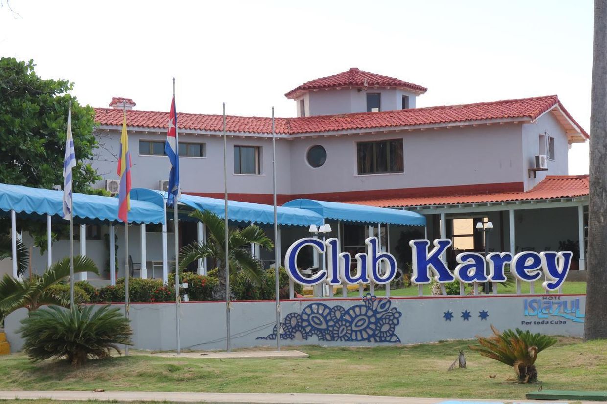 ISLAZUL CLUB KAREY - 1