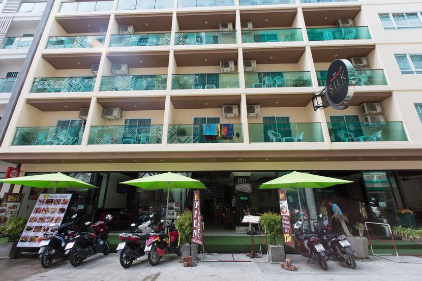 HEMINGWAYS SILK HOTEL - 1