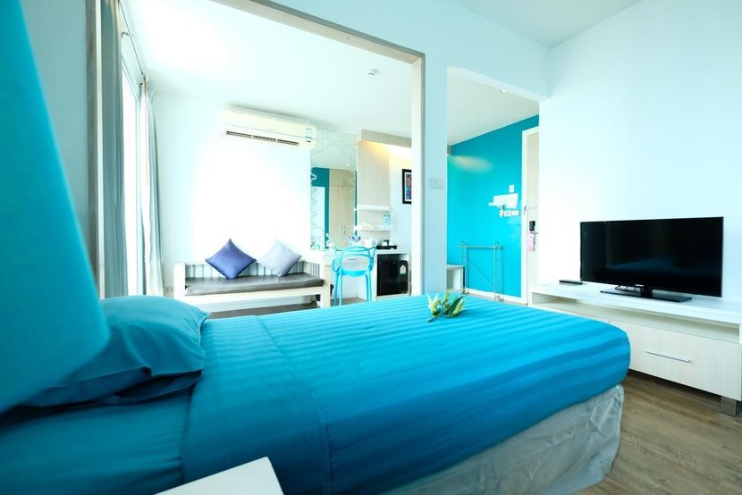 SUNDAY BEACHFRONT VIEW (ex. D ATSEA) - 3
