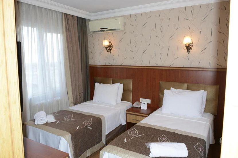 Hermanos Hotel - 3