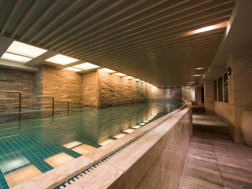 ROYAL INTERNATIONAL - 12