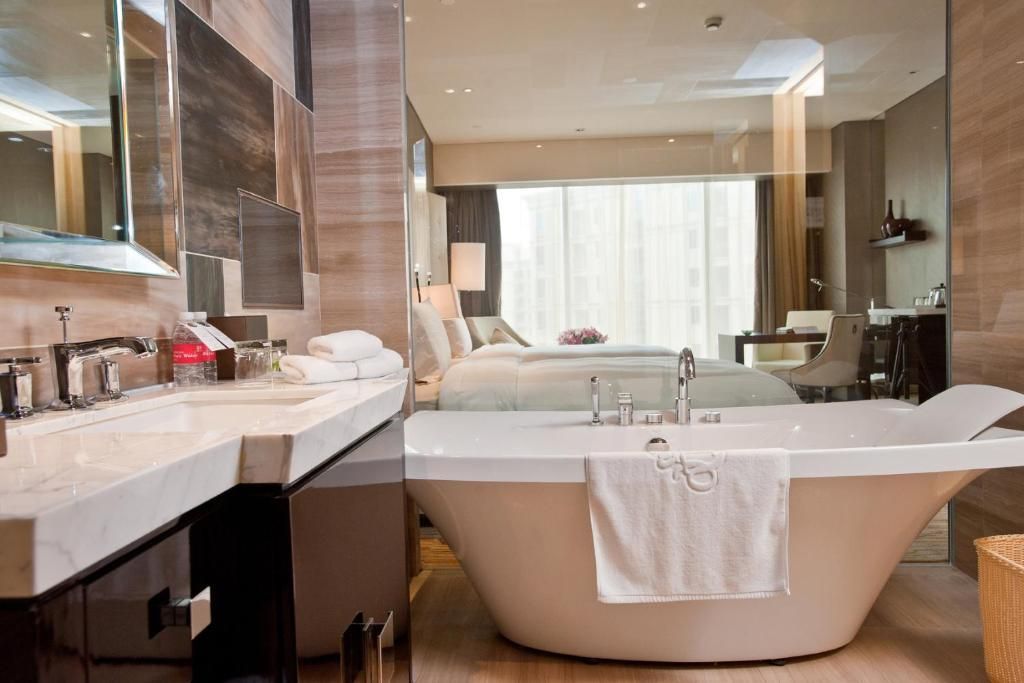 ROYAL INTERNATIONAL - 20