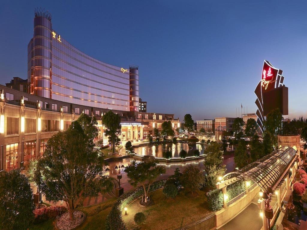 ROYAL INTERNATIONAL - 32