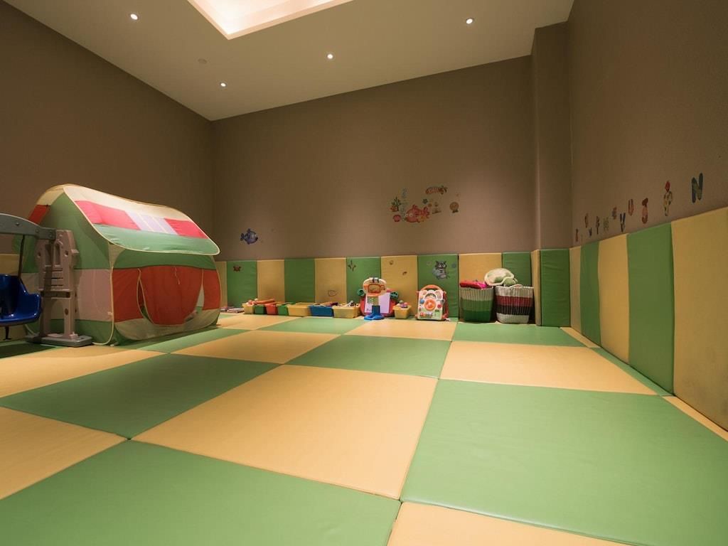 ROYAL INTERNATIONAL - 35