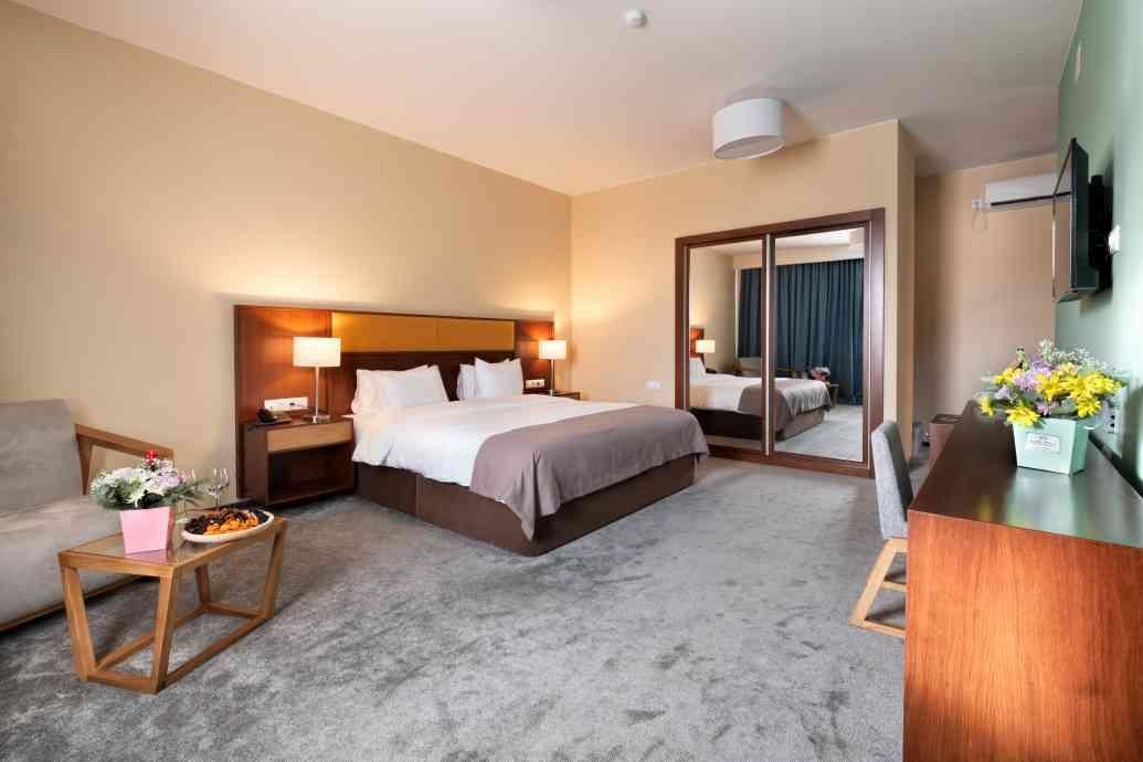 LOPOTA LAKE RESORT & SPA - 24