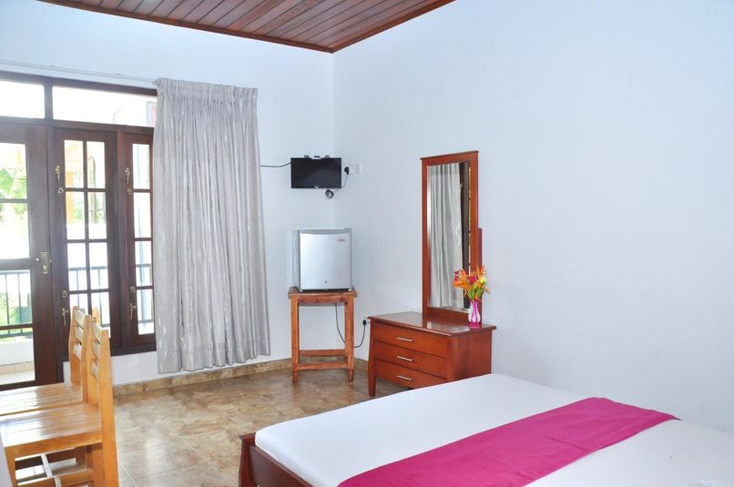 GREEN SHADOWS BEACH HOTEL - 2