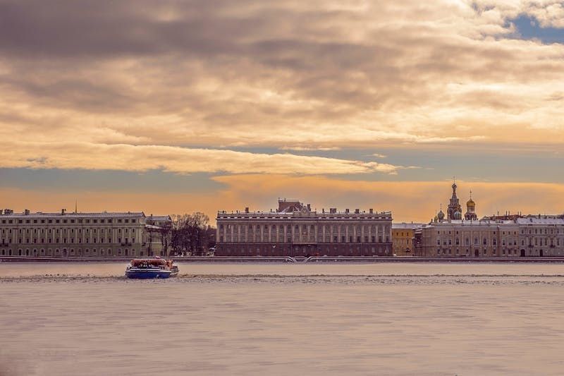 В Санкт-Петербург на выходные: куда сходить и что посмотреть - 1