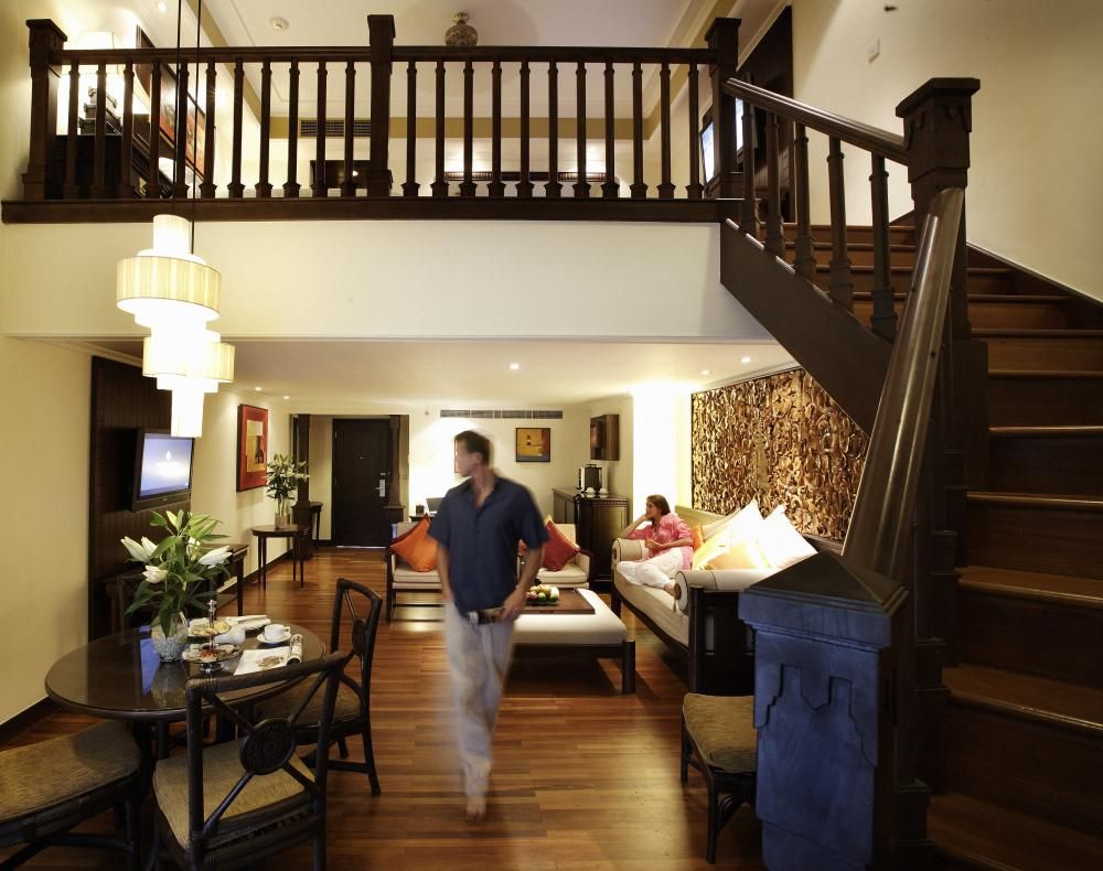 INTERCONTINENTAL - 18