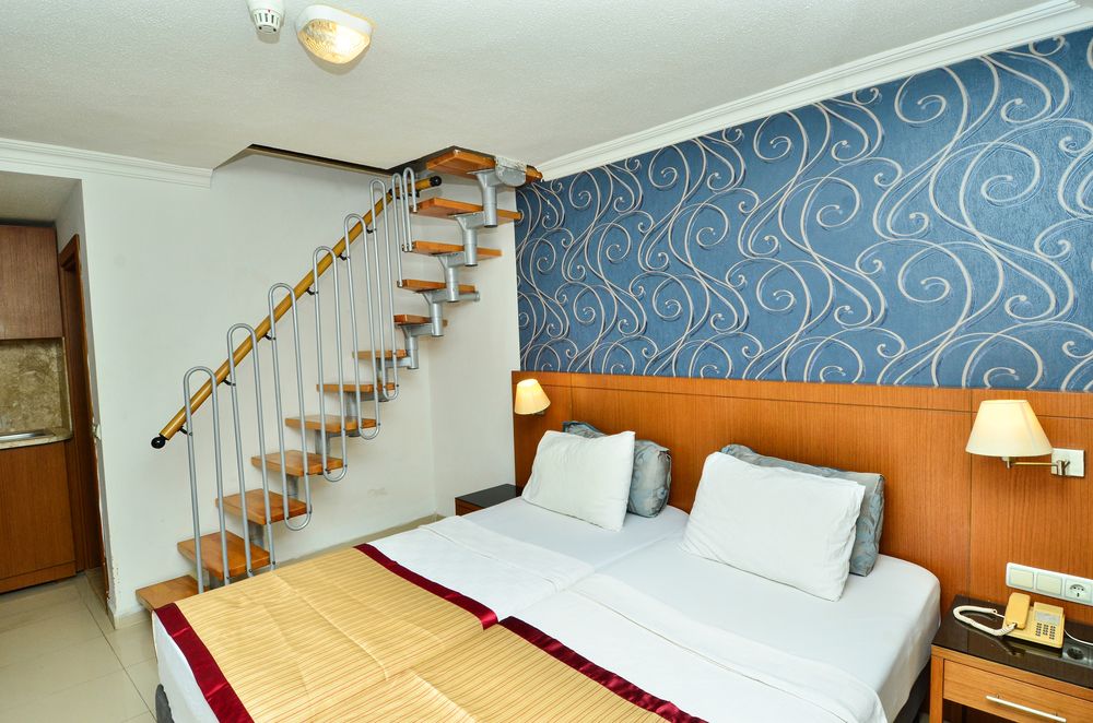 Tropic Beach Club Hotel - 3