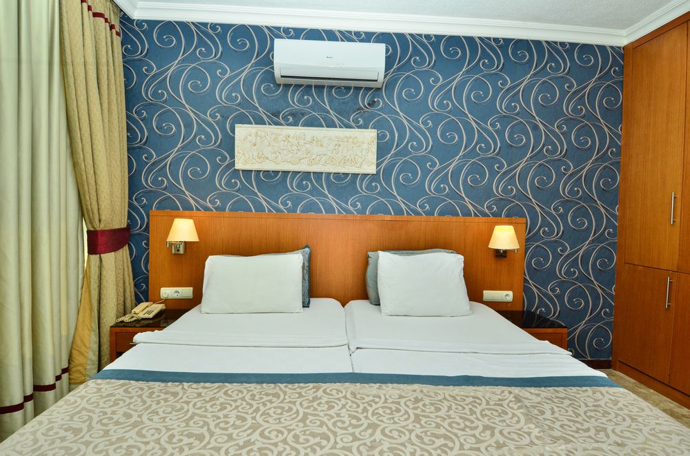 Tropic Beach Club Hotel - 2