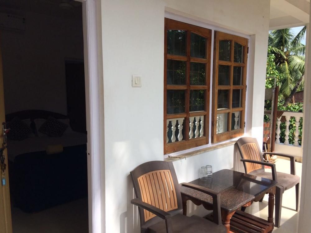 WHITE HOUSE BEACH APARTMENTS - 10