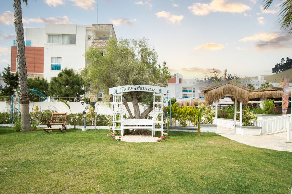 Tiana Beach Resort - 8