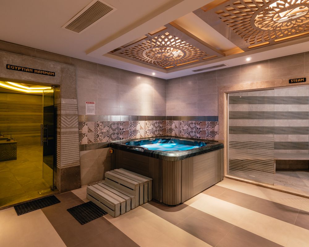 AMC ROYAL HOTEL & SPA - 40