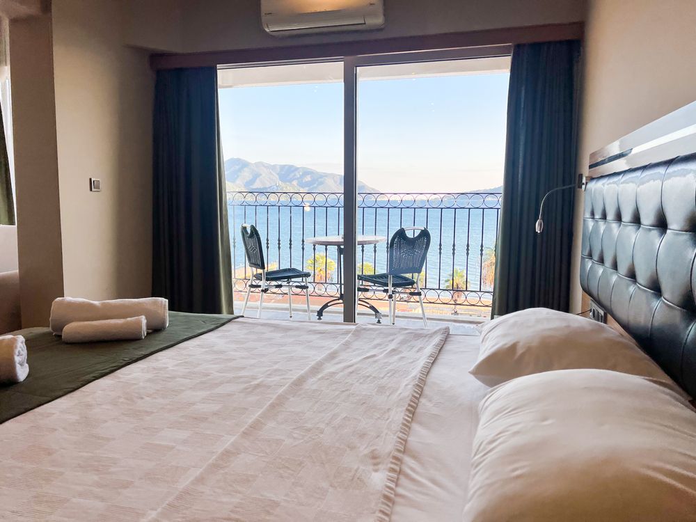 Aurasia Seaside Hotel - 16