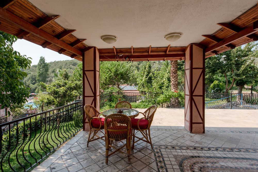 Pink Palace - 6