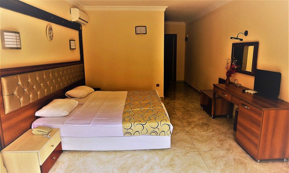 Phoenix Sun Hotel (ex. Palm Garden)  - 111