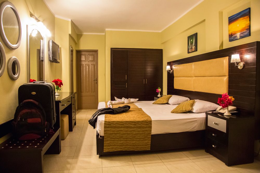 CATARACT LAYALINA - 24