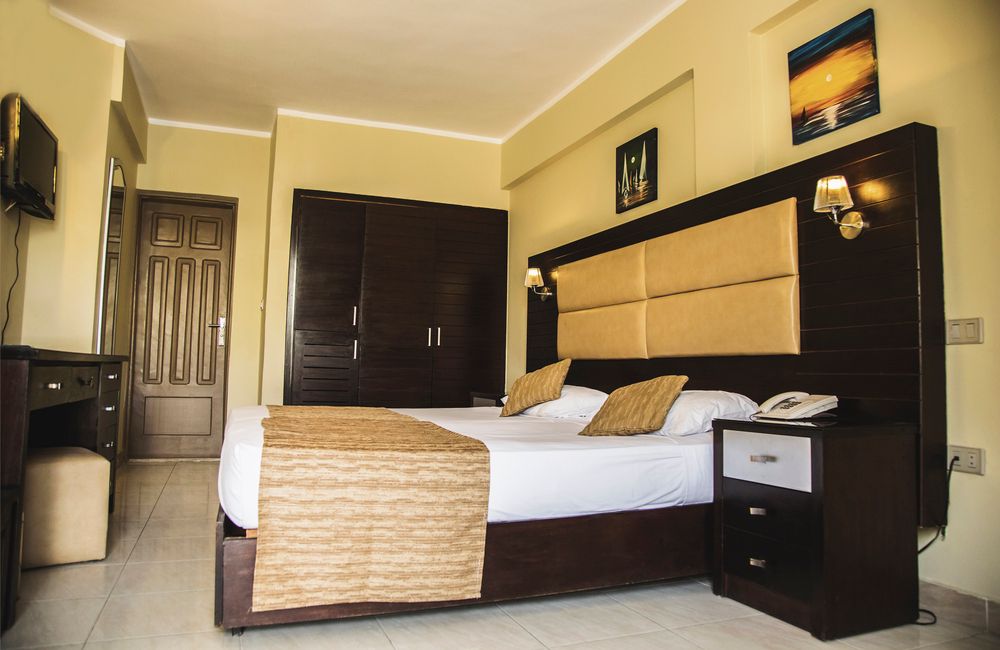 CATARACT LAYALINA - 23