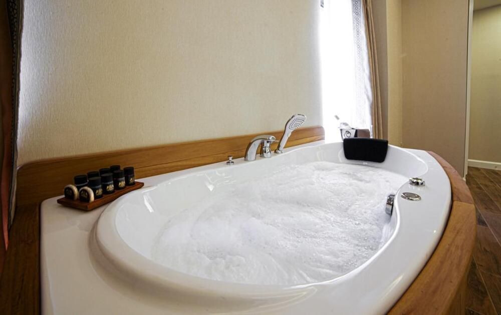 Great Fortune Design Hotel - 28