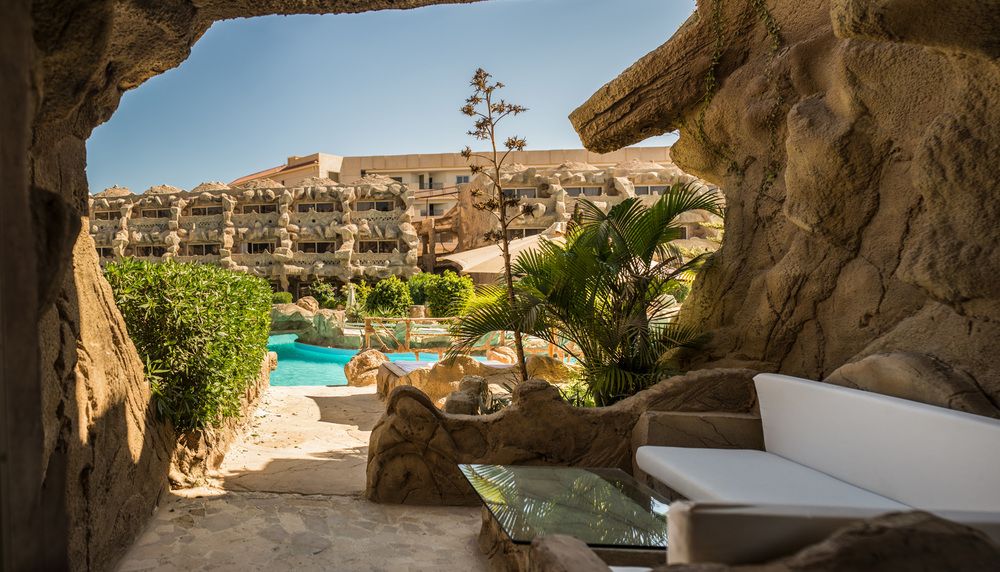 CAVES BEACH RESORT (only adults 16) - 9