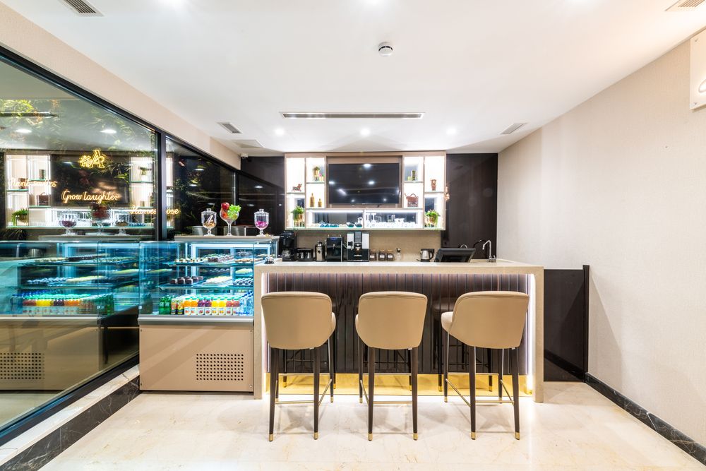 Aprilis Deluxe Hotel - 17