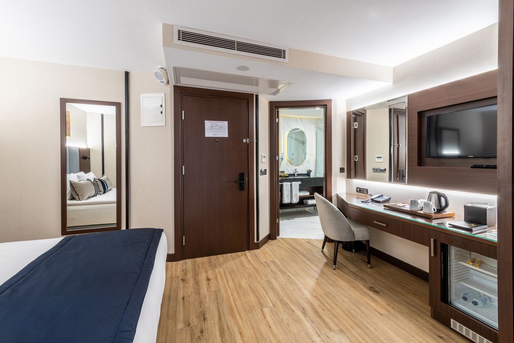 Aprilis Deluxe Hotel - 44