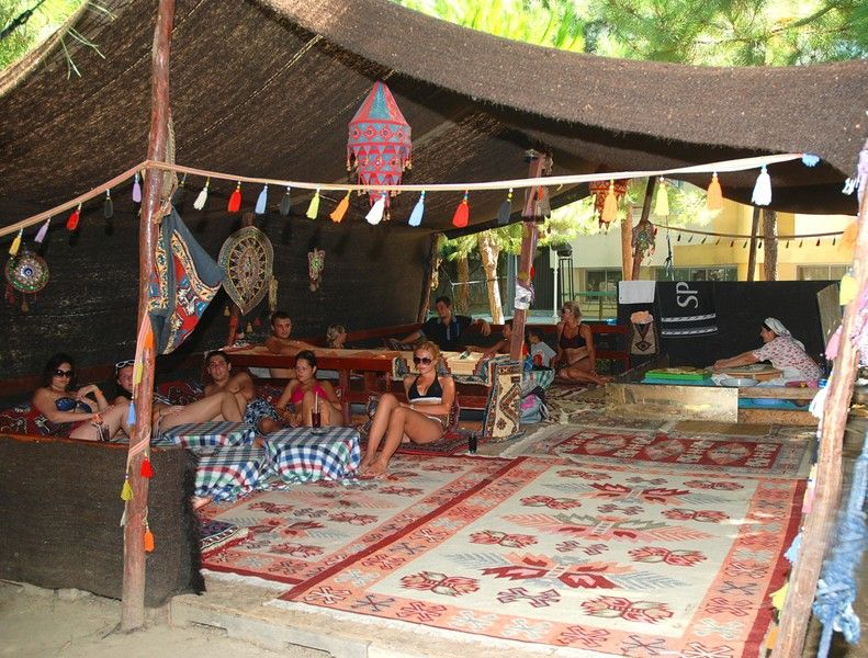 Flora Suites Hotel - 9