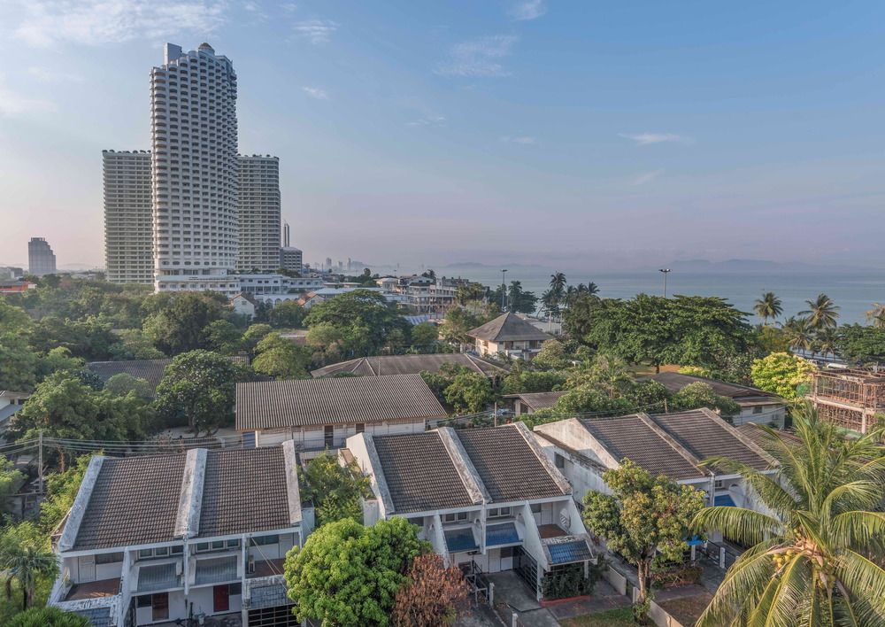 SEA CREST BY JOMTIEN - 2