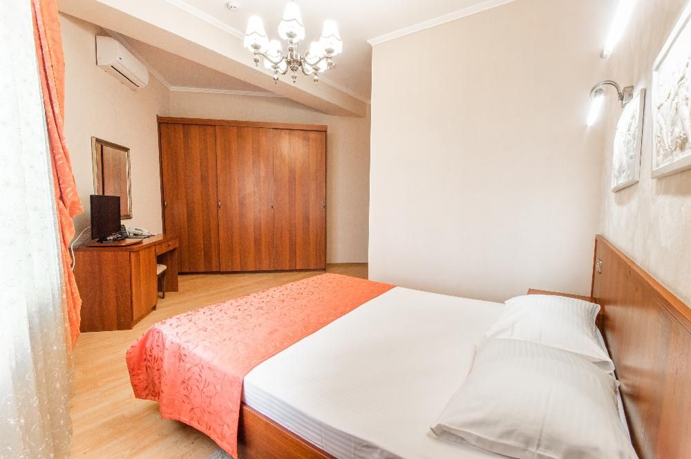 ГРЕЙС НАИРИ, гостевой дом - 108