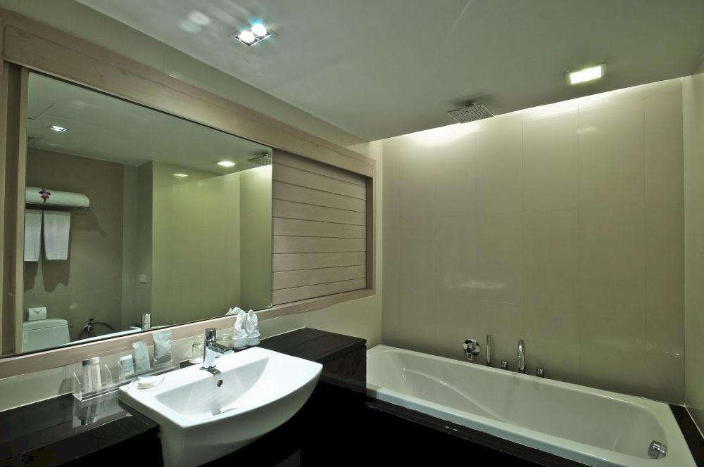 THE ASHLEE HEIGHTS PATONG HOTEL & SUITES - 23