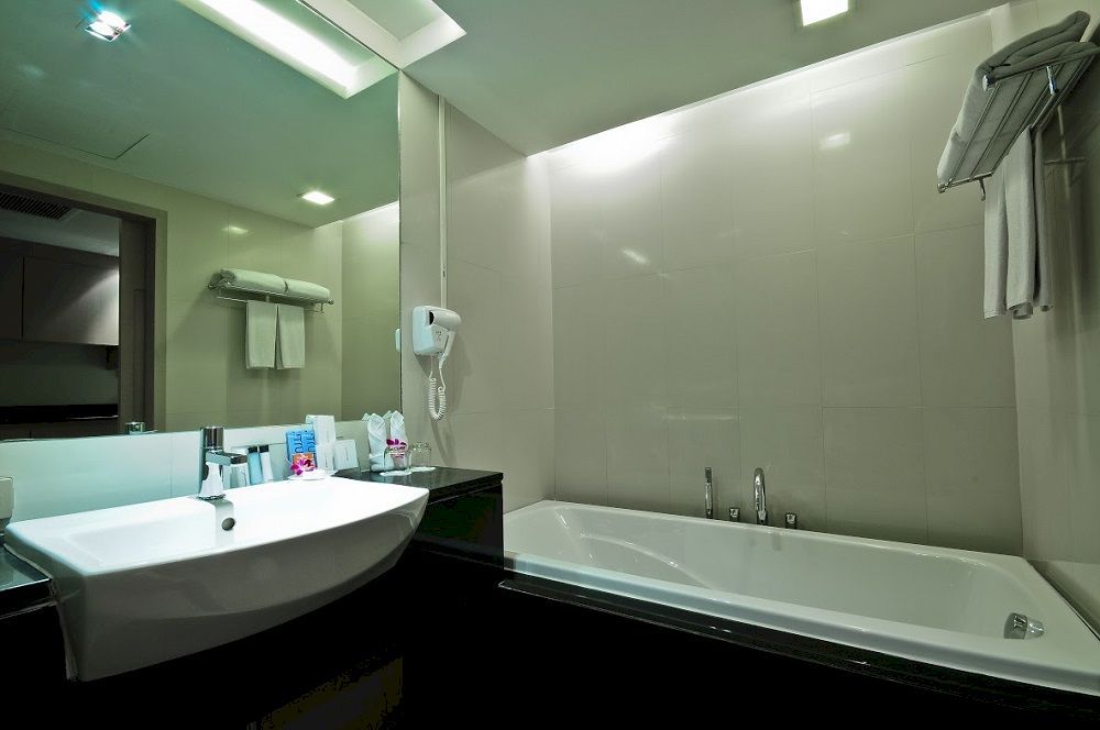 THE ASHLEE HEIGHTS PATONG HOTEL & SUITES - 26