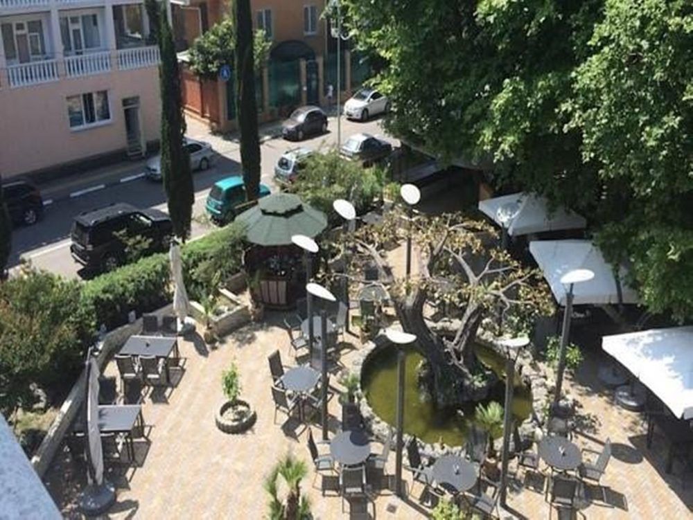 FAMILY HOLIDAY HOTEL, гостевой дом - 4