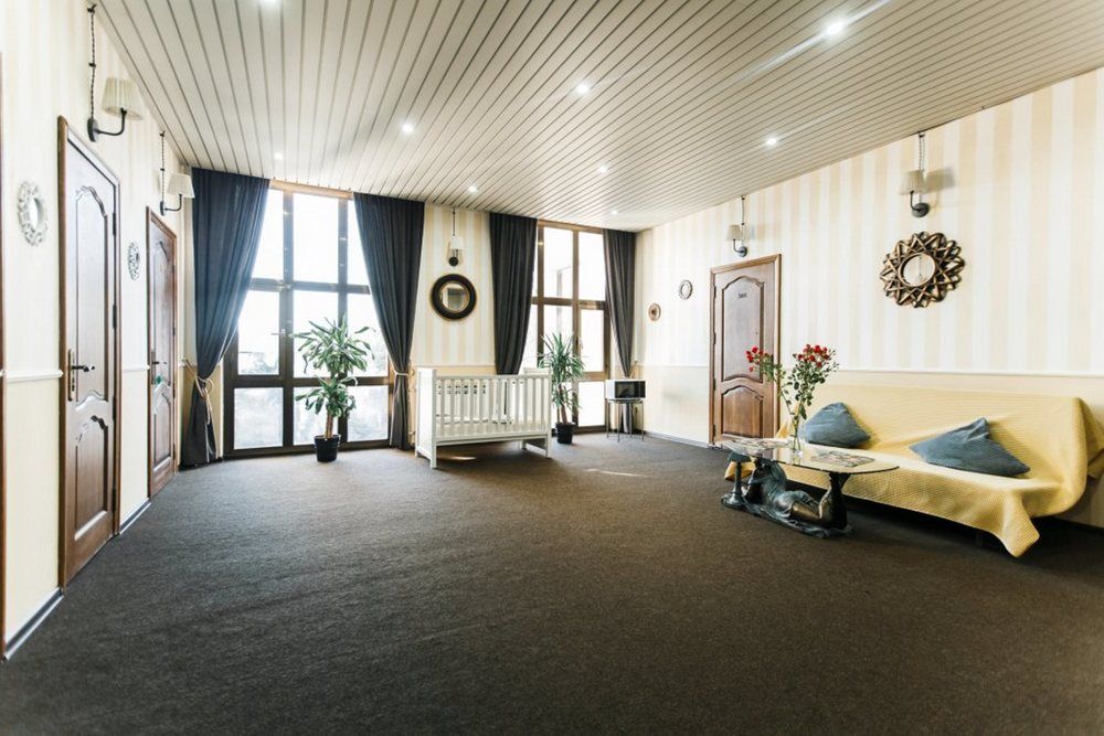 FAMILY HOLIDAY HOTEL, гостевой дом - 8