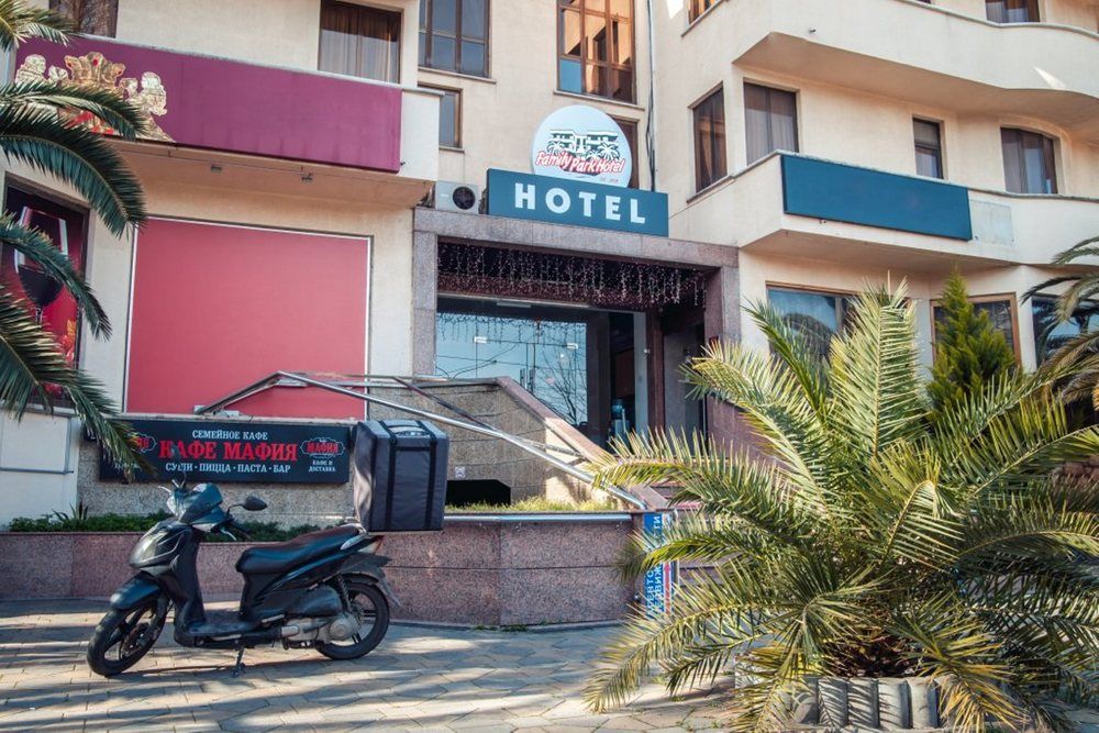 FAMILY HOLIDAY HOTEL, гостевой дом - 3