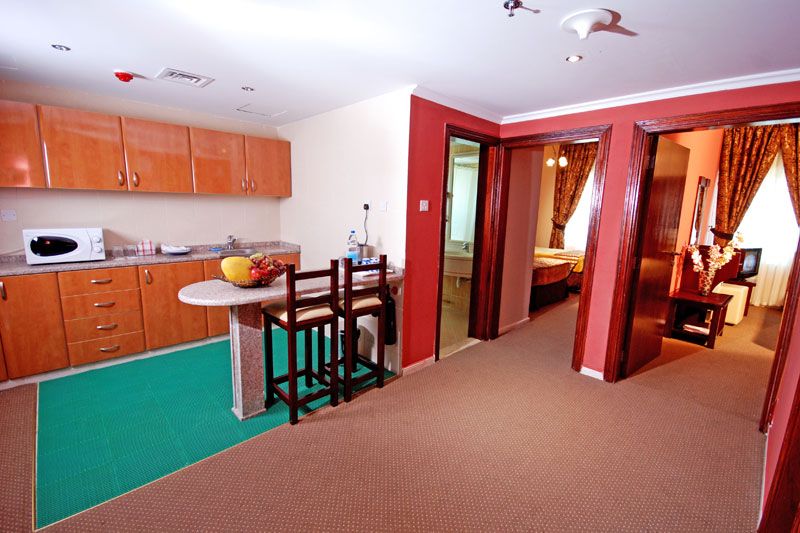 AL BUSTAN TOWER HOTEL SUITES - 8