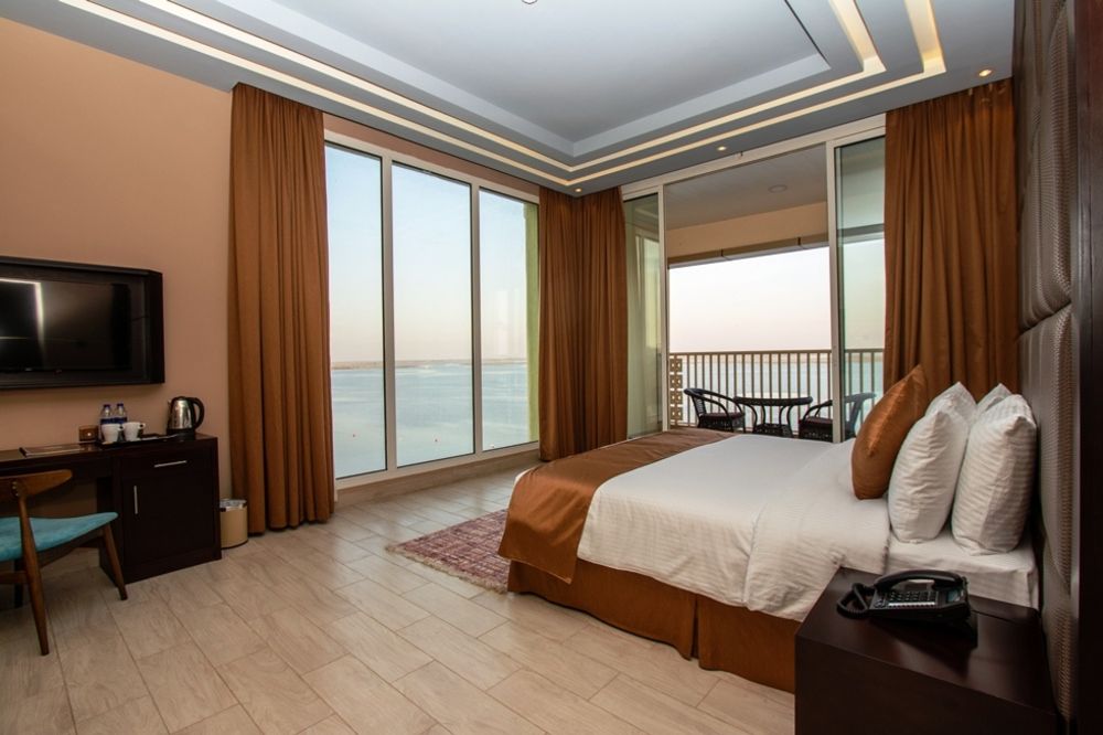 FLAMINGO BEACH RESORT - 12